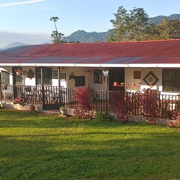 FRENTE-FINCA-1-3177ea45f50af25ec932910d4cfc03c1